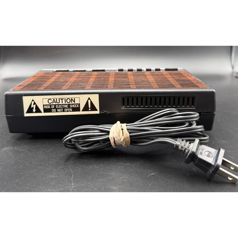 Americana Vintage AM/FM Electronic Radio Alarm Clock Wood Grain TESTED/WORKS - Picture 12 of 15